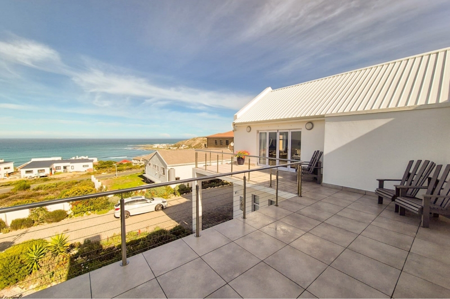 4 Bedroom Property for Sale in Oceanview Heights Western Cape
